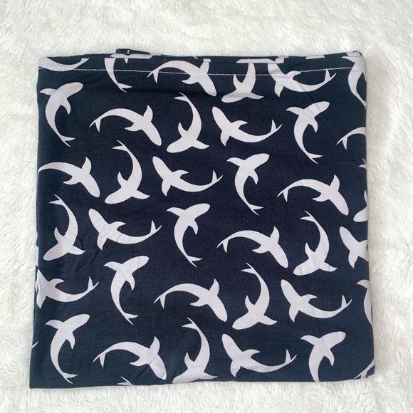 🦈Sweet Bamboo Swaddle🦈 - Picture 3 of 4